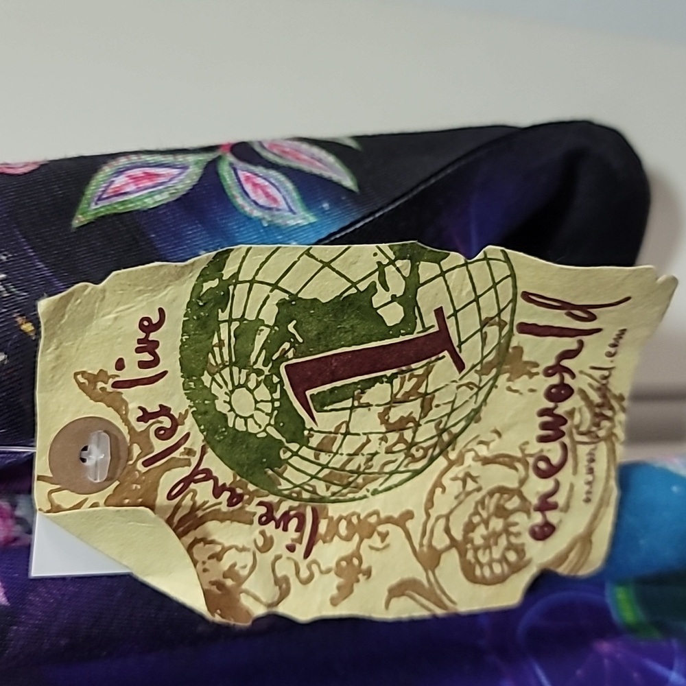 One World Las Vegas Graphic Tunic - Picture 3 of 6